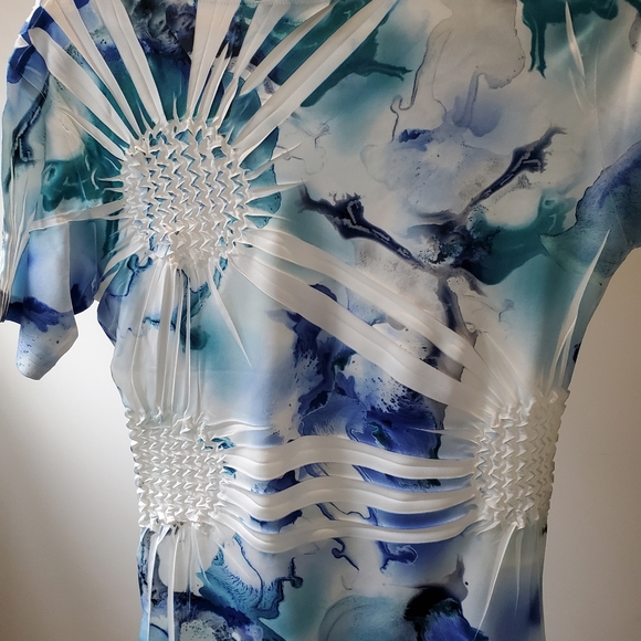 Detailed summer weight top - Picture 4 of 4